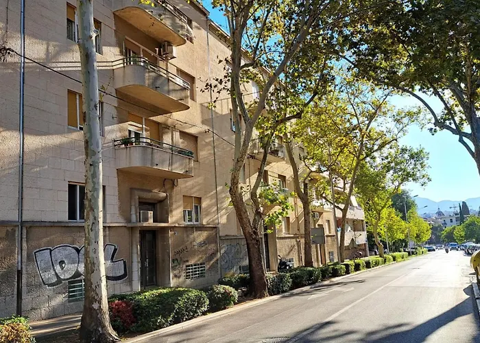 Emaus Garden - City Center & 2 Bth